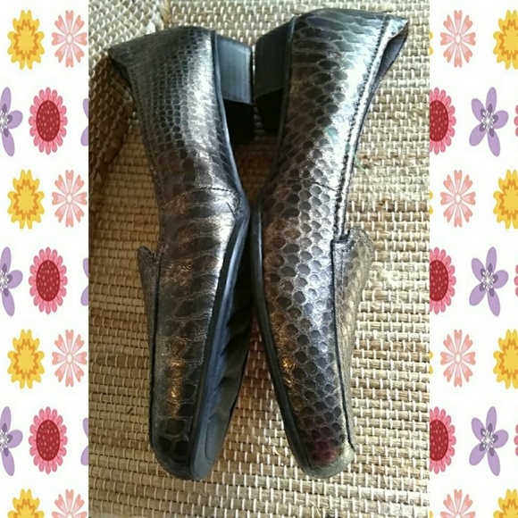 CLARKS ARTISAN SNAKE PRINT COMFORT LOAFERS - Picture 6 of 6